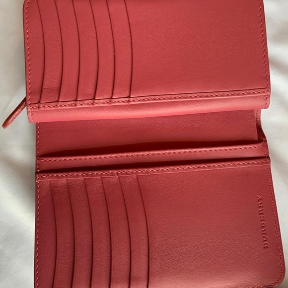 Wallet that is in salmon pink color - Picture 5 of 5